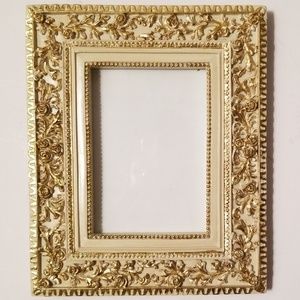 3 1/2 x 4 1/2 picture frame w/ gold rose detail